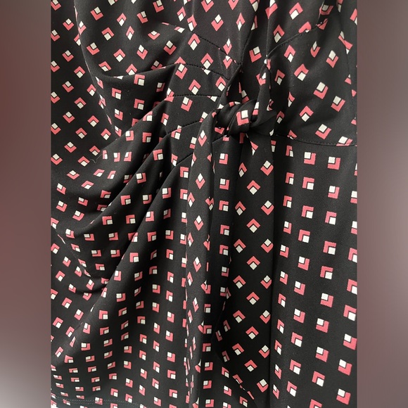 Liz Claiborne Career / Black Gathered Front / Geometric SS Blouse Top / Size XXL - Picture 2 of 3